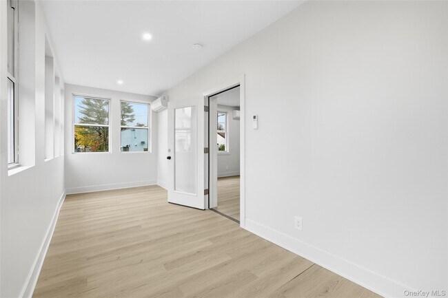 Building Photo - 36 Dunwoodie St