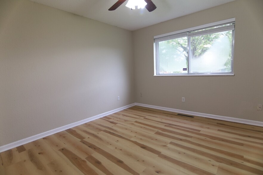 Building Photo - 5377 Flotron Dr