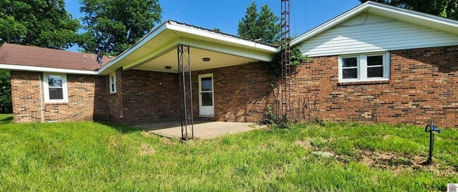 Building Photo - 2216 Dyke Rd