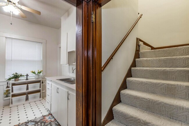 Building Photo - Charming Home - Close to Fort Riley