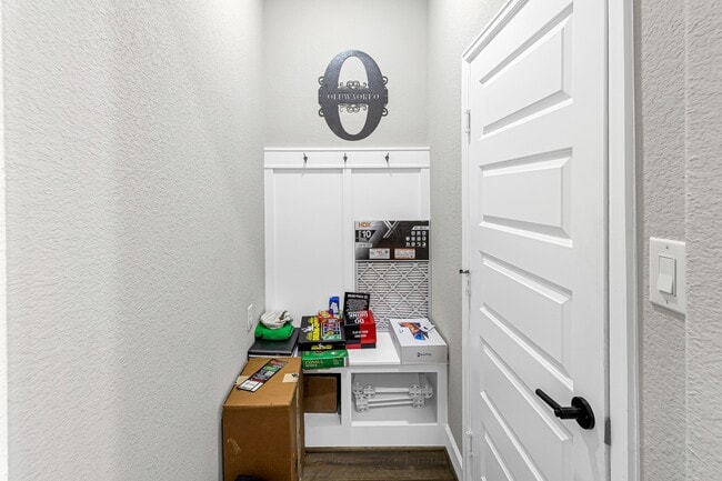Building Photo - 2711 Sylvan Birch Trl