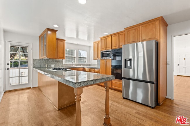 Building Photo - 8214 Creighton Ave