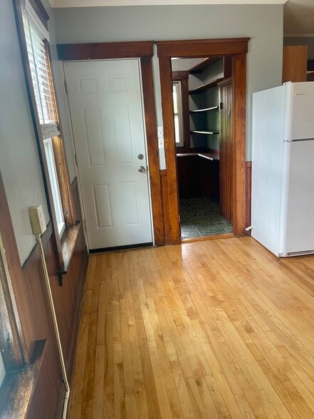 Kitchen - 348 Rollstone St