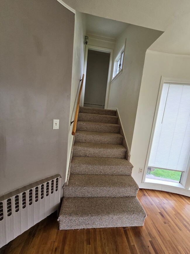 Building Photo - 4 bed, 3 bath house in the country