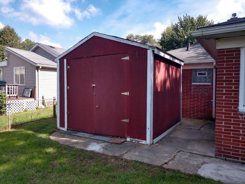 Building Photo - 881 Allen Rd