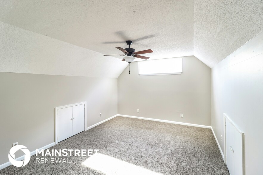 Building Photo - 5893 Pipers Green Ln