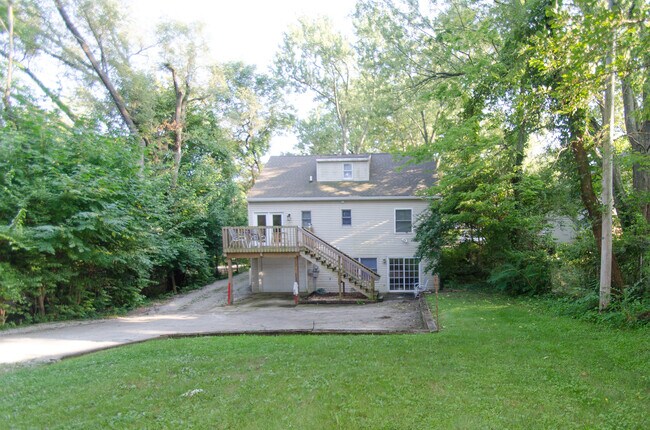 Building Photo - 4 bedroom, 2.5 bath: Available August 2026