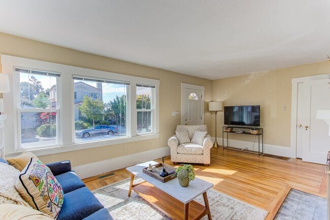 Building Photo - 2243 Woolsey St