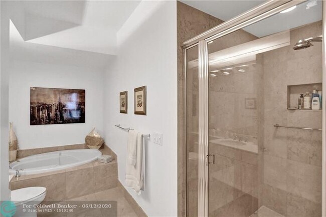 Building Photo - 111 SE 8th Ave