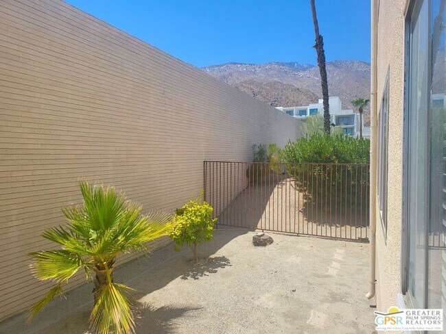 Building Photo - 277 E Alejo Rd