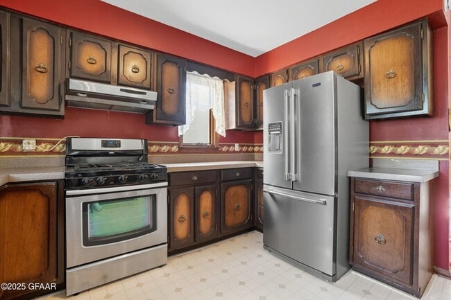 Building Photo - Spacious 4 Bedroom Home with 3 Stall Garage Grand Forks