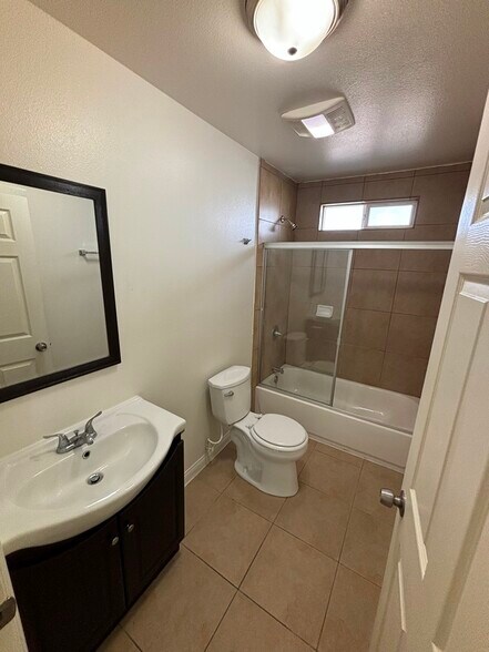 Building Photo - 216 E 97th St