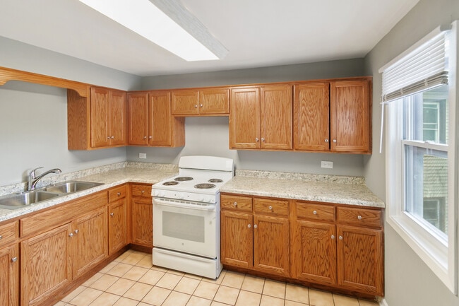 Building Photo - 621 Oneida St