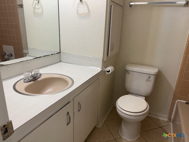 Building Photo - 1811 Janis Dr