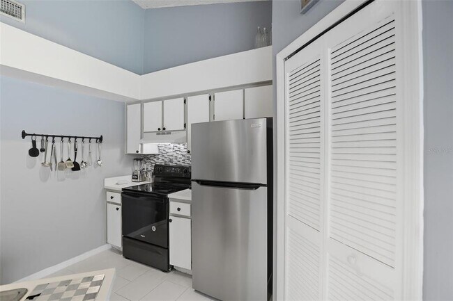 Building Photo - 4684 Pembrook Pl