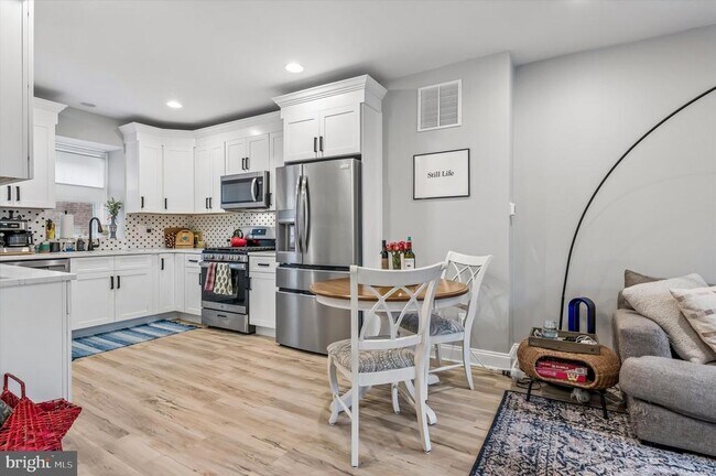 Building Photo - 137 Vassar St