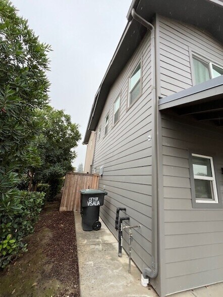 Building Photo - 2029 W Corvina Ave