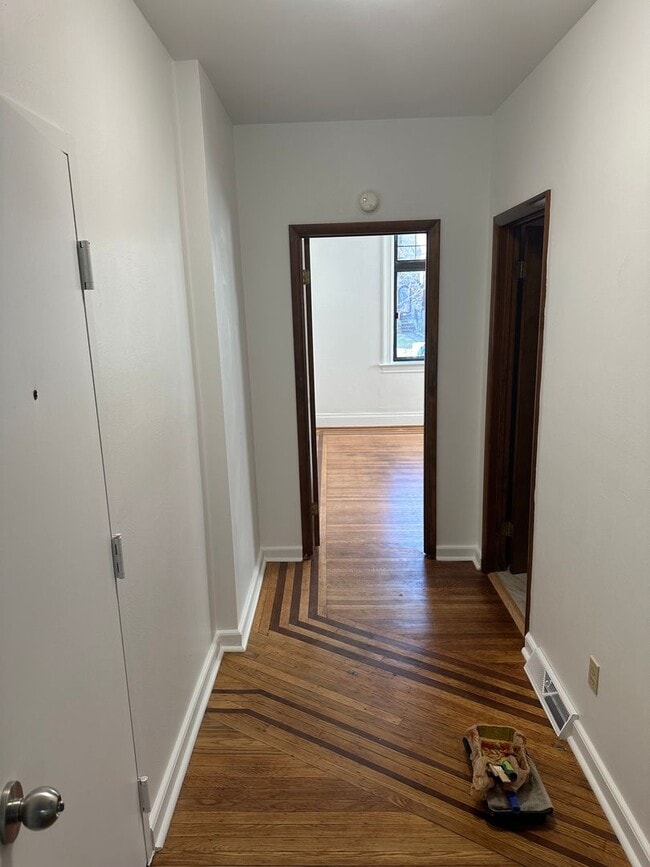 Building Photo - 407 S Aiken Ave