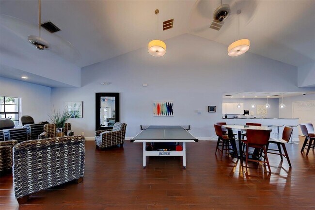 Building Photo - 222 Pompano Dr SE