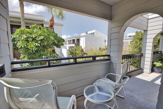 Building Photo - 1555 Tarpon Center Dr