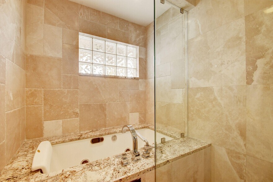 Building Photo - 7076 Middlebury Dr