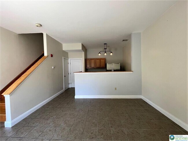 Building Photo - 147 S 4th St