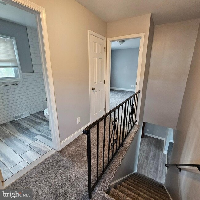 Building Photo - 1565 S Main Rd