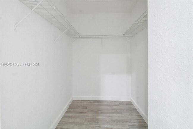 Building Photo - 1543 SE 24th Ct