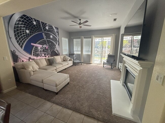 Building Photo - Sprawling Home Near UNR - One Level Living...