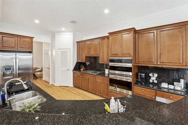 Building Photo - 5346 McCulloch Cir