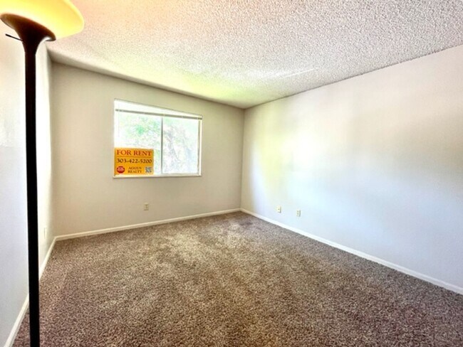 Building Photo - 2-Bedroom in Woodside Condos