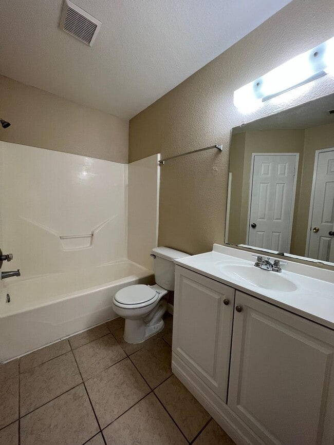 Building Photo - Newly refreshed 2BD/2BA duplex in Eagle Lake, TX.