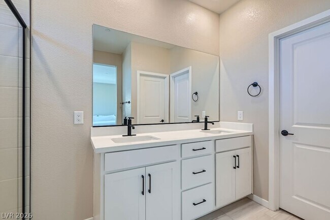 Building Photo - 11604 Desert Hollow Avenue
