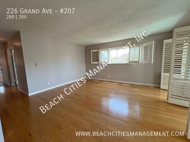 Building Photo - Large 2 Bedroom, 2 Bath Condo with 2 Parki...