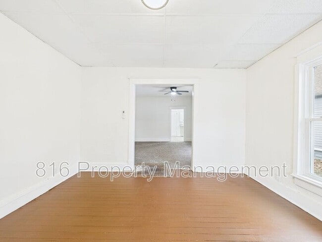 Building Photo - 411 Main St