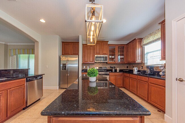 Building Photo - 4250 Diamond Square