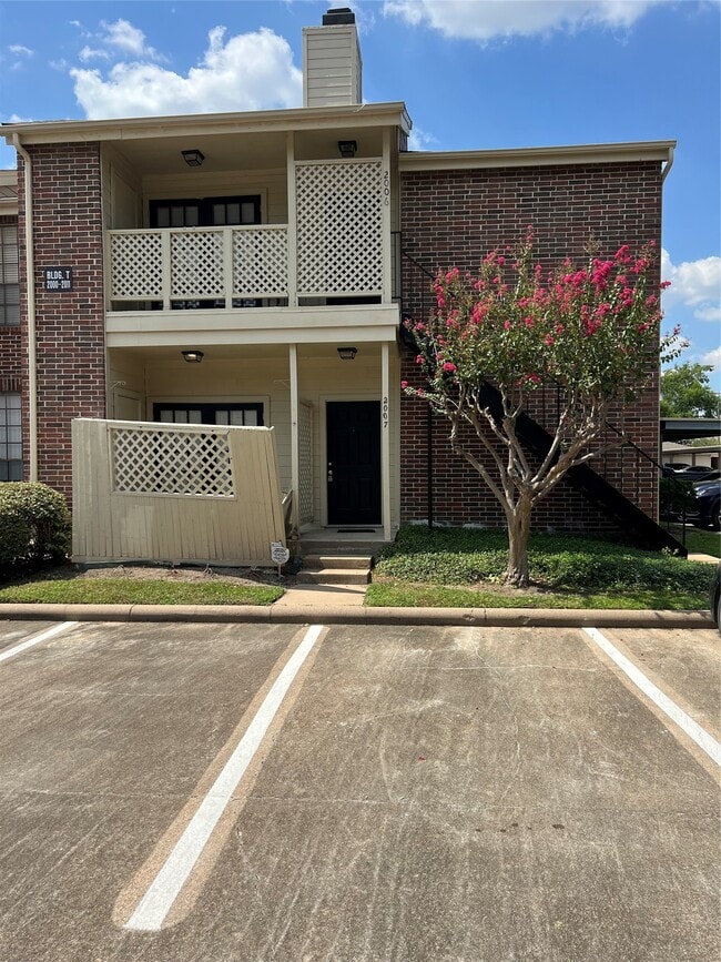 Building Photo - 2121 El Paseo St