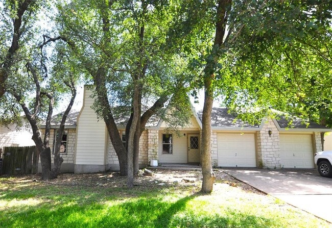 Building Photo - 8809 Piney Point Dr