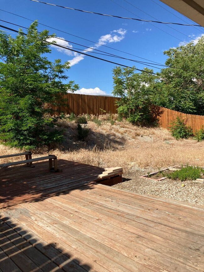 Building Photo - **READY FOR MOVE IN** 3 Bedroom/2 Bath Single Story Home