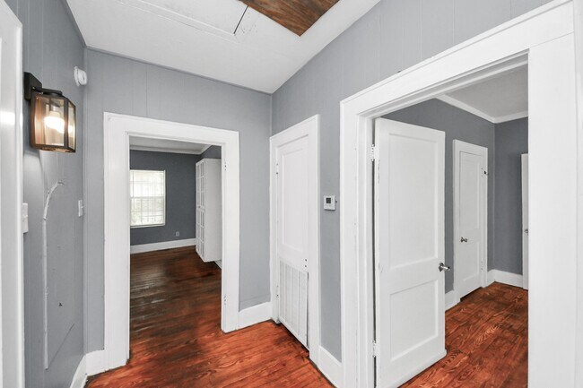 Building Photo - 3319 Holman St
