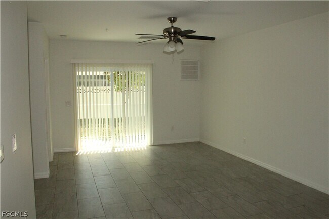 Building Photo - 912 SW 39th Terrace