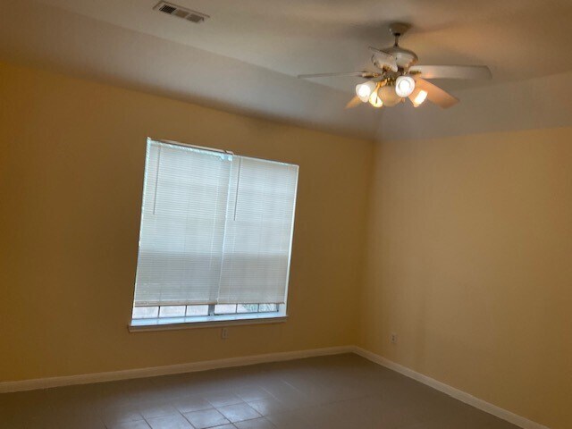 Building Photo - 17911 Scenic Oaks Dr