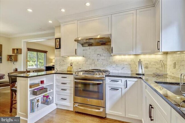 Building Photo - 7407 Wildwood Dr