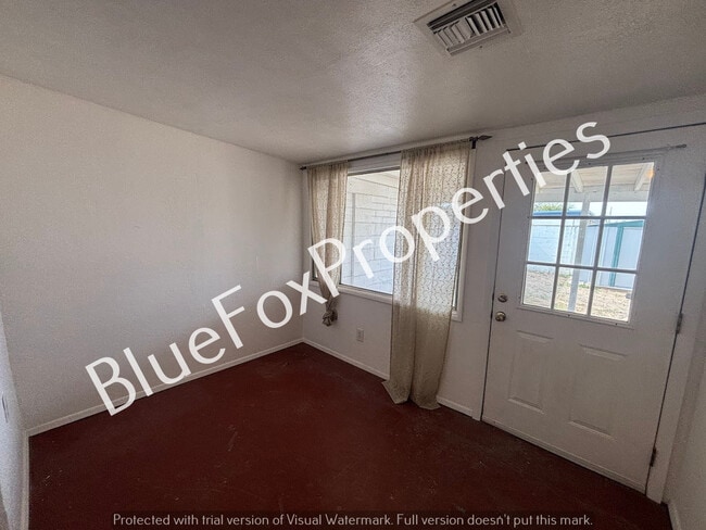 Building Photo - 1228 E Kentucky St