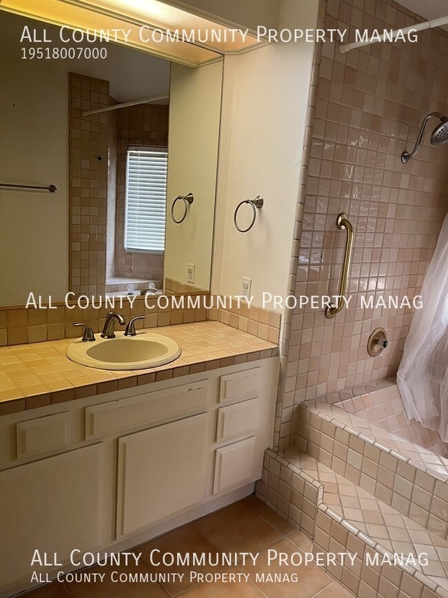 Building Photo - Beautiful Bear Creek Single Story Condo 2 ...