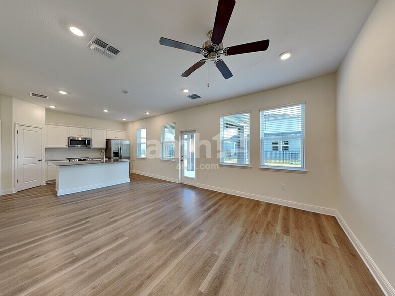 Building Photo - 5998 Pinewood Ests Dr