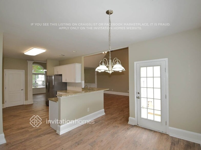 Building Photo - 302 Grandiflora Dr