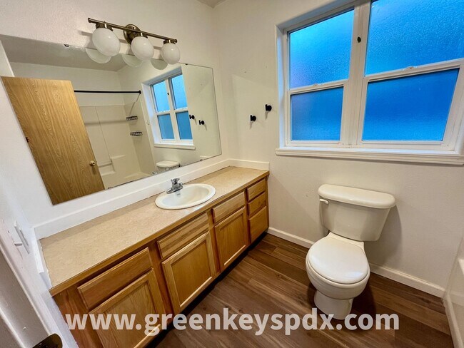 Building Photo - 3-Bedroom, 1.5-Bathroom House near Kenton Park, Off-Street Parking, Fenced Yard, Washer and Dryer