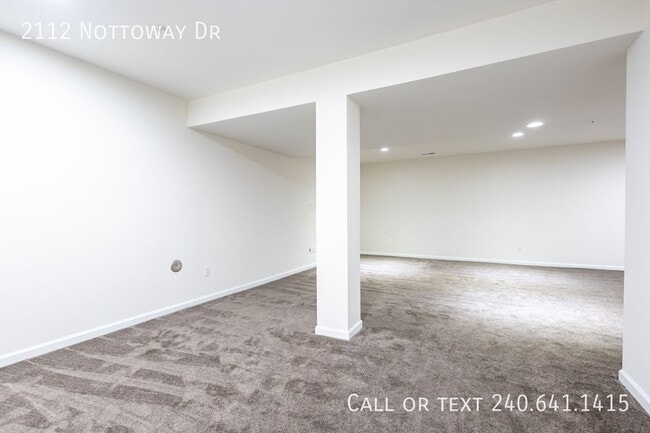 Building Photo - 2112 Nottoway Dr