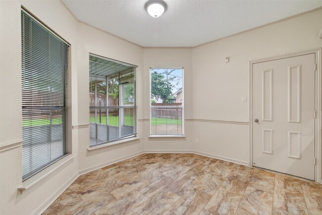 Building Photo - 11818 Snowberry Dr